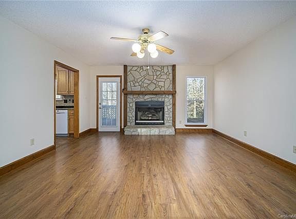 4th image of 4868 Hickory Nut Ct