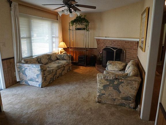 FAMILY ROOM WITH GAS FIREPLACE AND CEILING FAN