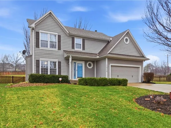 14310 S Summit Ct, Olathe, KS 66062