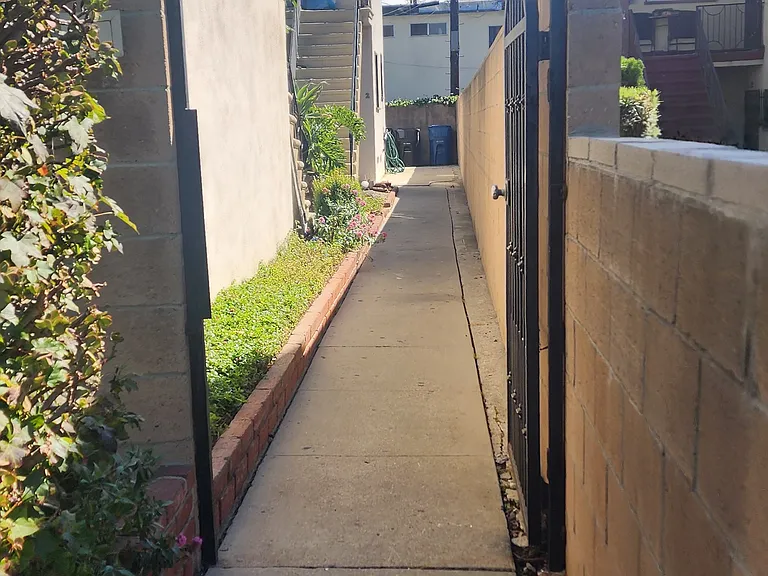 636 Hardin Dr #4 — Photo 4