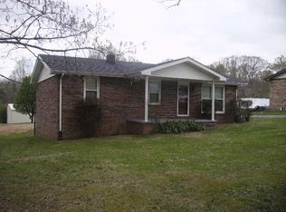 635 Chitwood Dr, Lafayette, TN 37083
