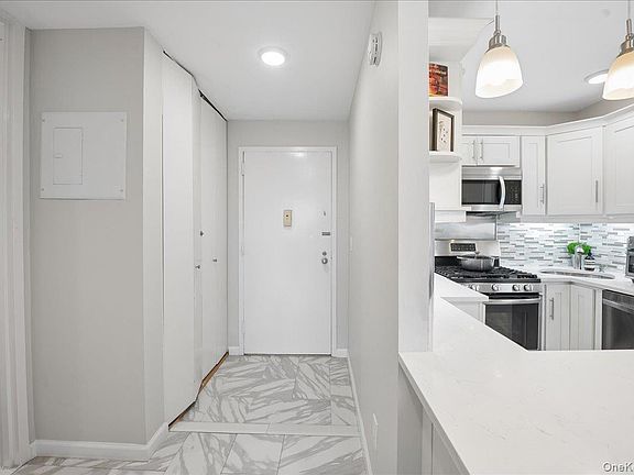4th image of 1 Irving Place #U16E