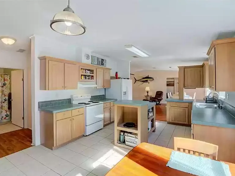 707 N Lockwood Ridge Rd — Photo 6