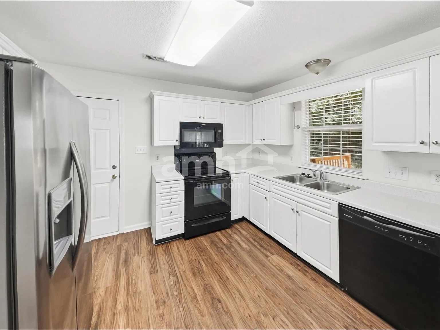 3 bed, 2.5 bath, 1738 sqft, $2,180 — Photo 3