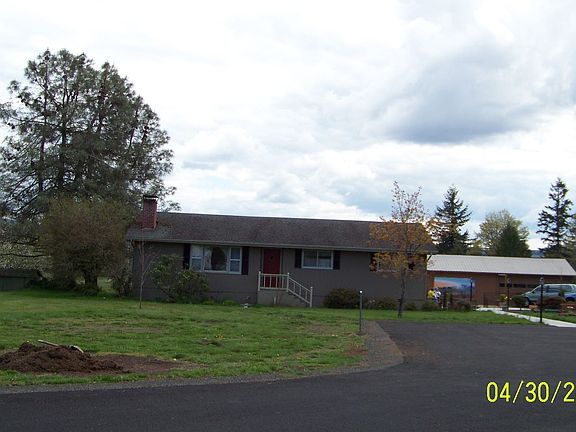  building lot fronts house