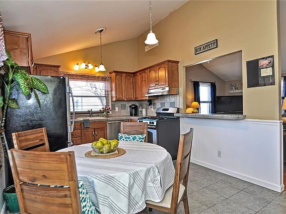 4th image of 43 Taylor Dr