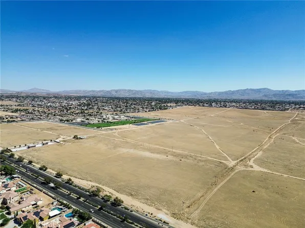 1 Apple Valley Rd, Apple Valley, CA 92308