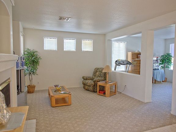 Family Room w/Fireplace