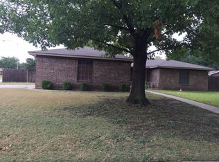 8416 Hillcrest Ct, North Richland Hills, TX 76182