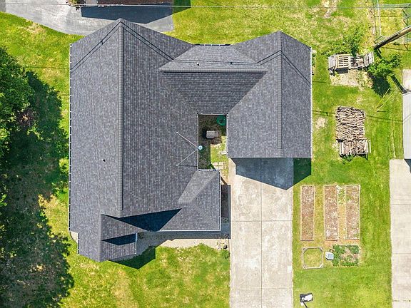 3rd image of 3033 Clear Springs Dr