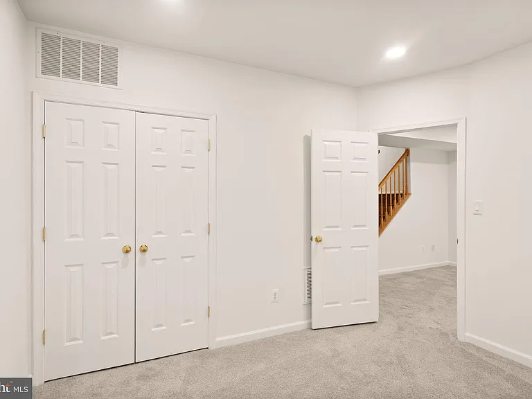 42685 Rolling Rock Sq — Photo 44