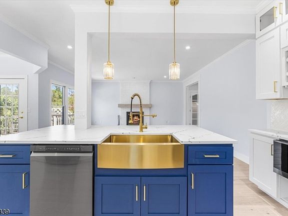 2nd image of 15 Spring Hunter Ct