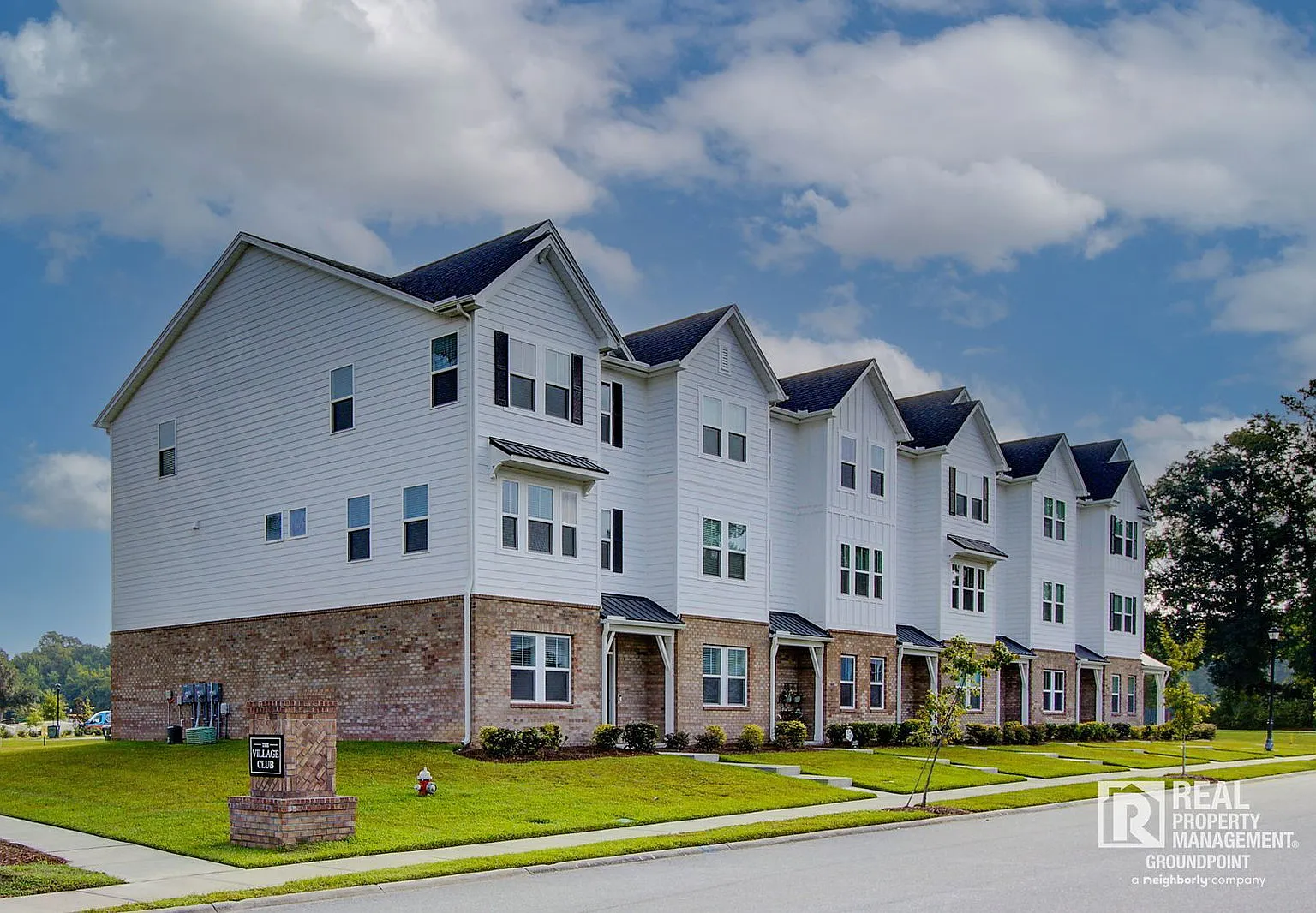 3 bed, 3.0 bath, 2498 sqft, $2,600 — Photo 3