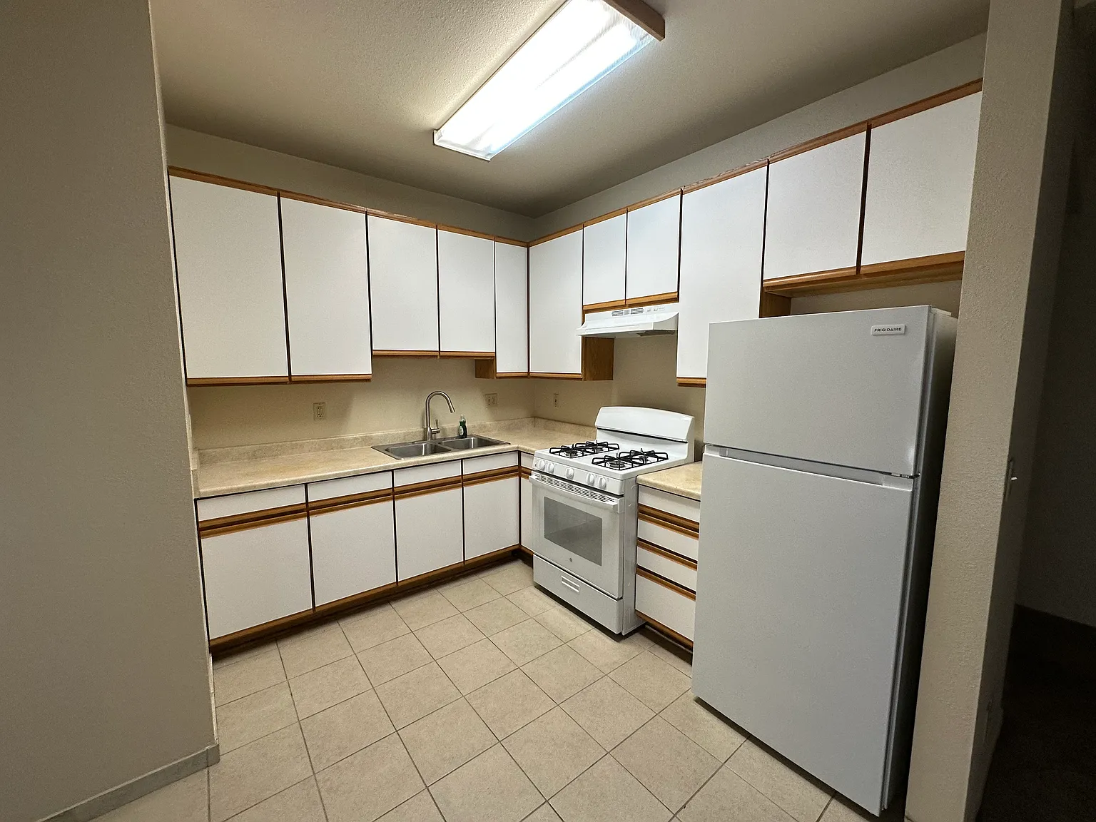 3 bed, 2.5 bath, 1166 sqft, $4,500 — Photo 3