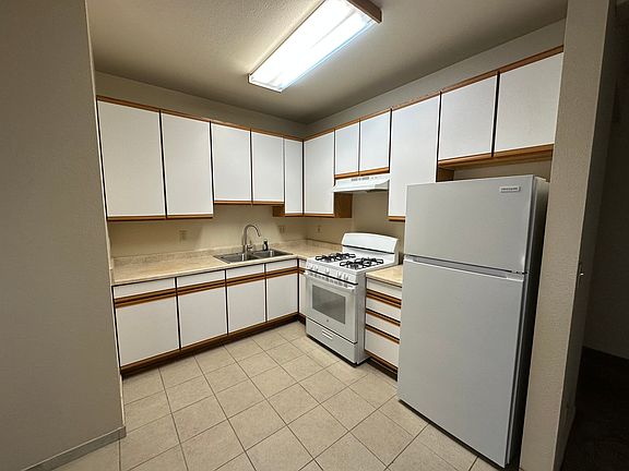 3rd image of 522 Laurel St