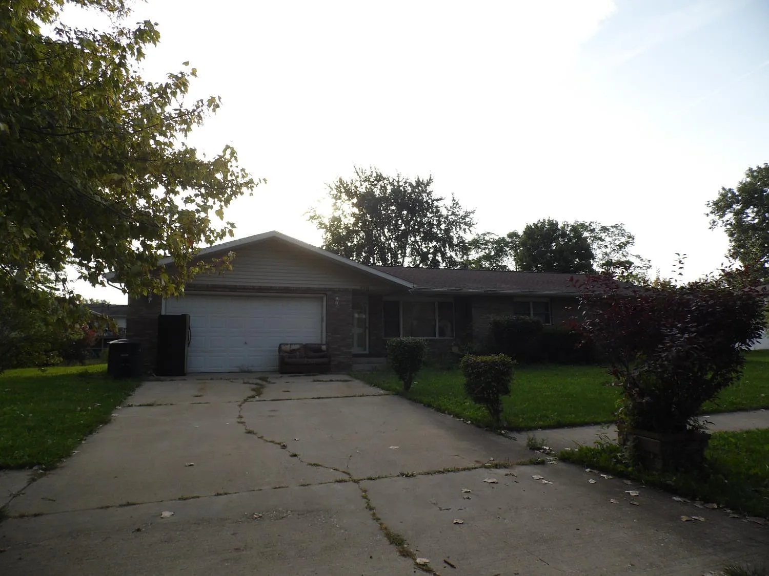 320 Crestwood Dr photo 1