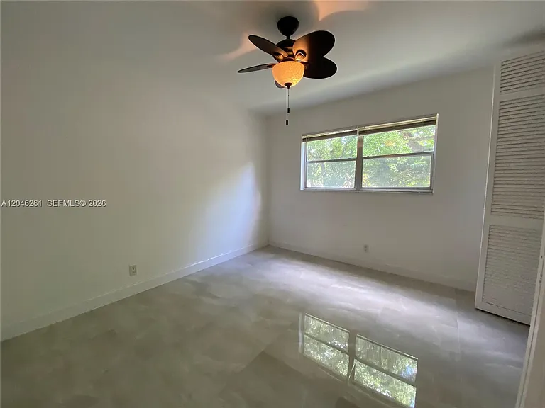 601 SE 5th Ct #208 — Photo 8