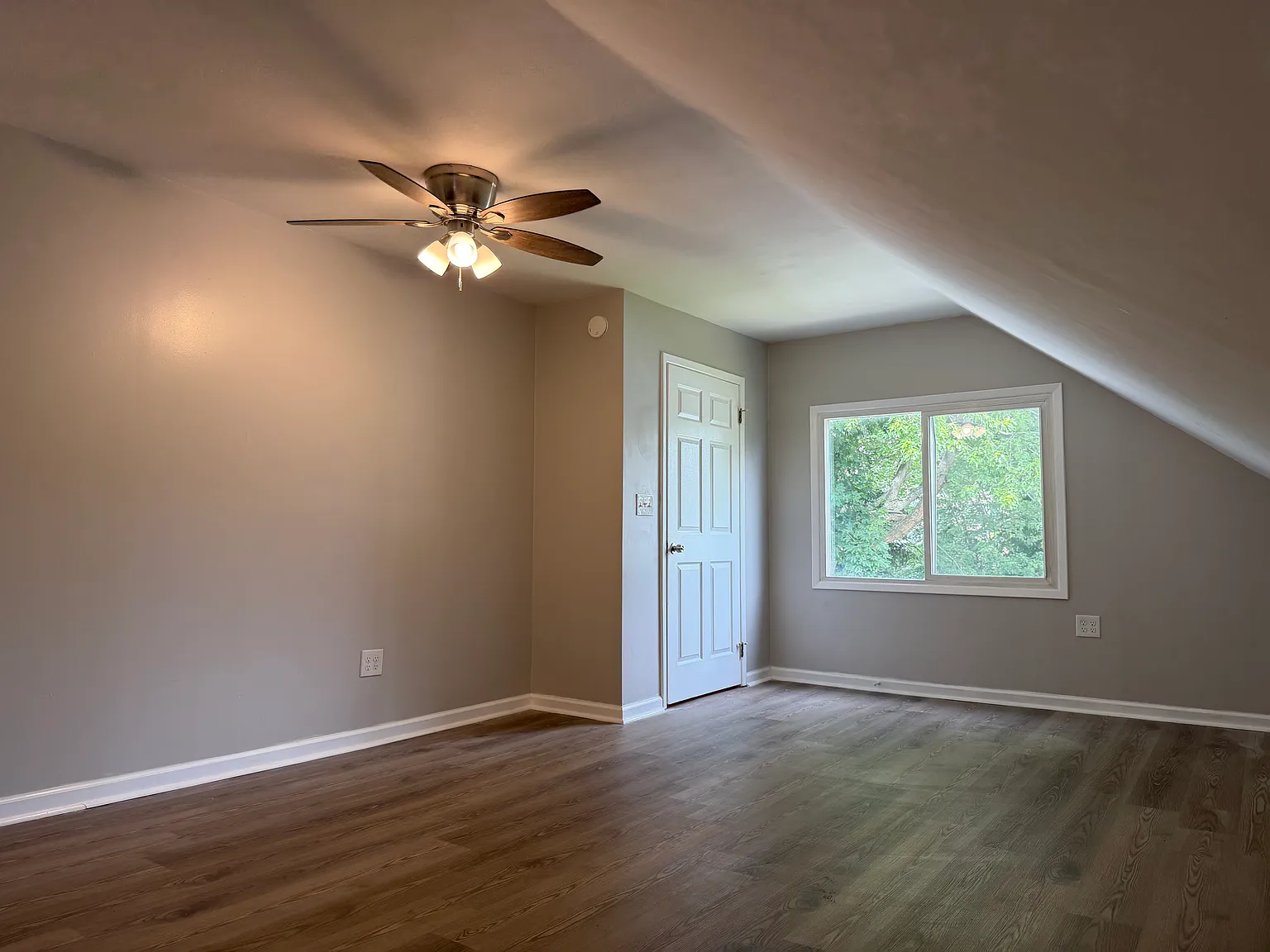 2 bed, $1,252 — Photo 3
