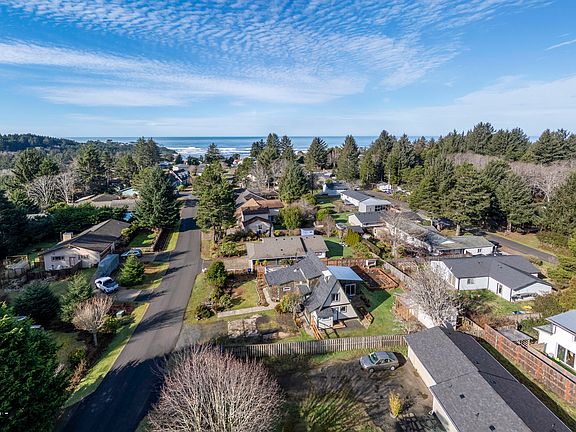 5th image of 608 NW Estate Dr