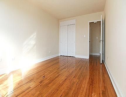 3rd image of 3324 Parsons Blvd APT 2U