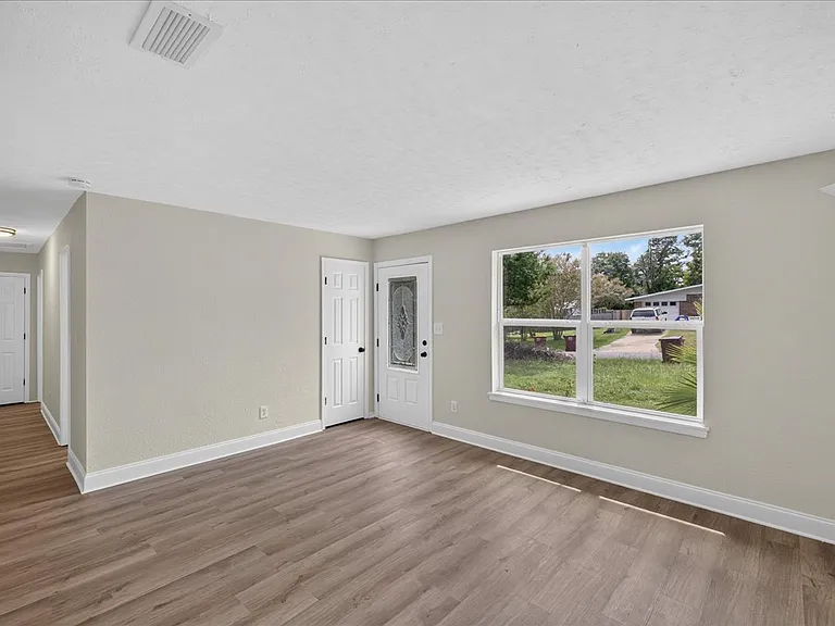 213 Amellia Pl — Photo 6