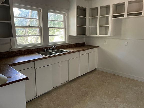 5th image of 717 Garden Dr