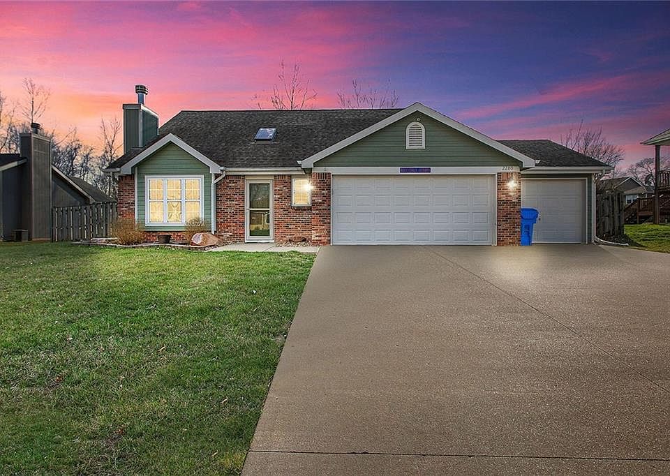 1st image of 2280 Valley View Dr
