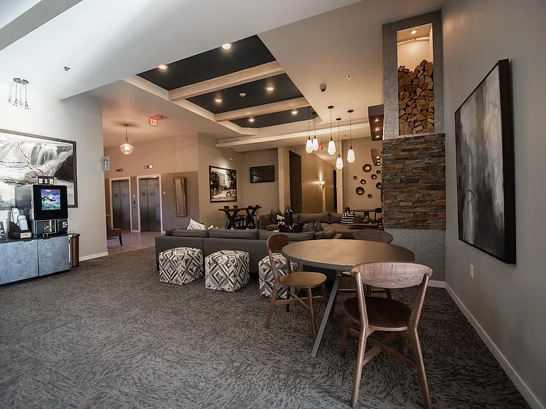 Phillips Avenue Lofts — Photo 18