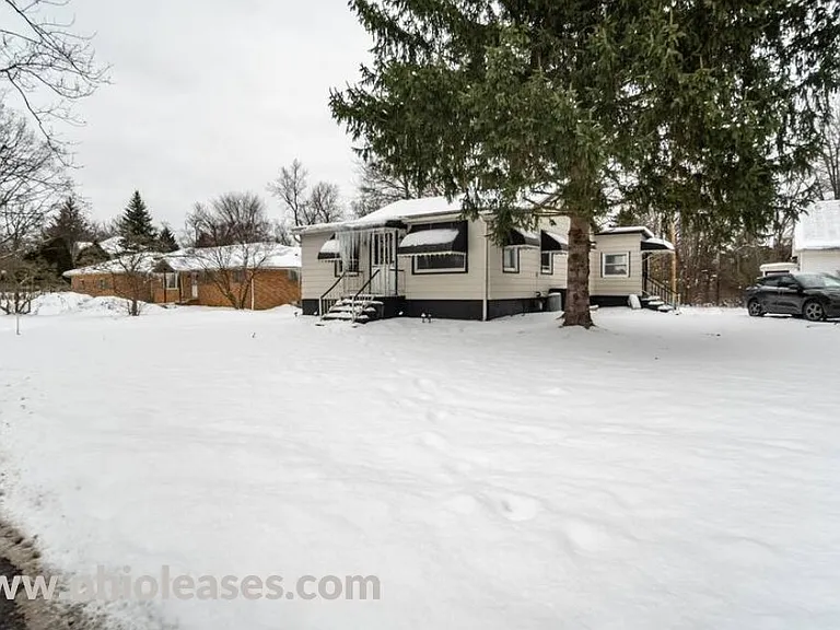3777 Irving Park Ave — Photo 2