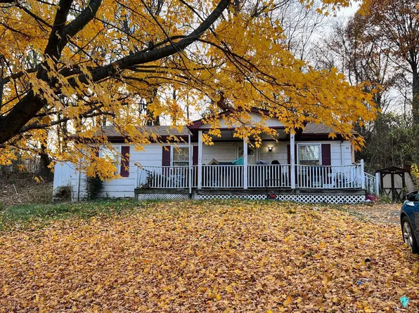 20 Snow Ln, Chester Gap, VA 22623