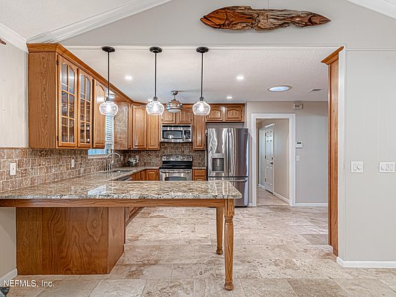 3rd image of 11407 SEDGEMOORE Drive W