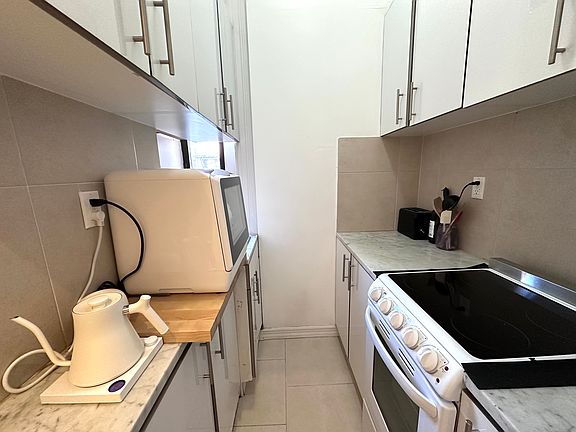 5th image of 210 W 16th St APT 6B