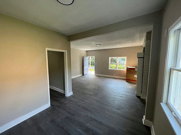 3rd image of 1922 Airline Ave #1924-1/2