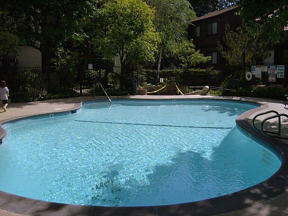 Nearby Pool Near unit
