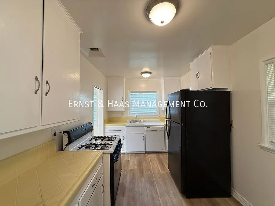 Now Leasing a 2-Bedroom Home in a Prime East Long Beach Location! — Photo 3