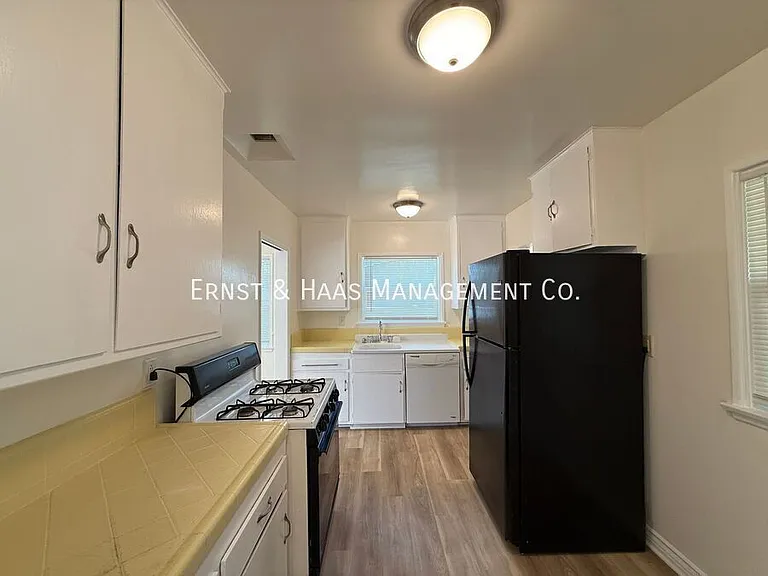 2862 Knoxville Ave — Photo 4