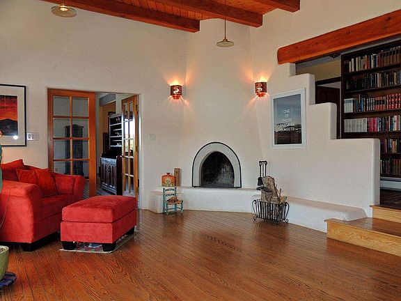 2nd image of 1909 Meadow Ct