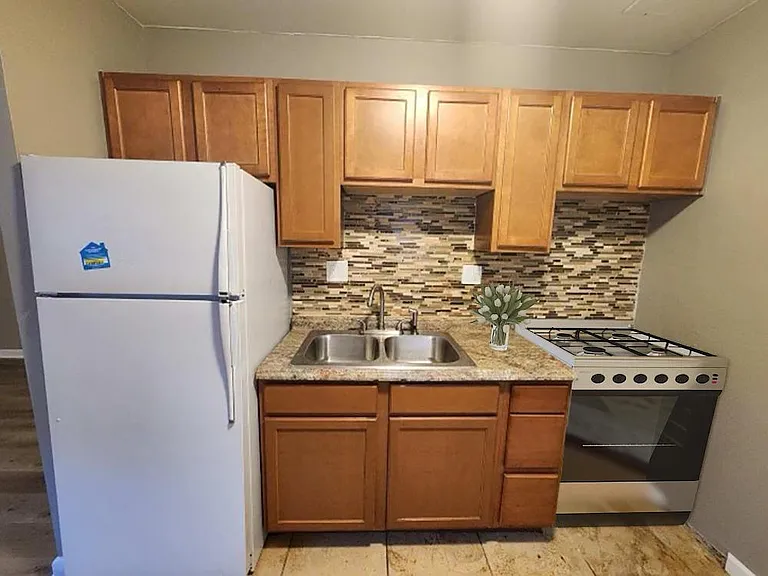 2915 Westwood Northern Blvd — Photo 4