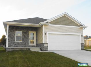 221 Pebble Bch, Lincoln, NE 68527