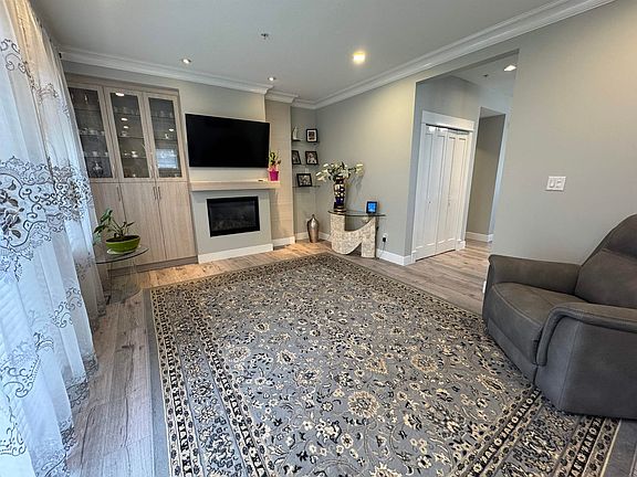 3rd image of 2689 Parkway Dr #19