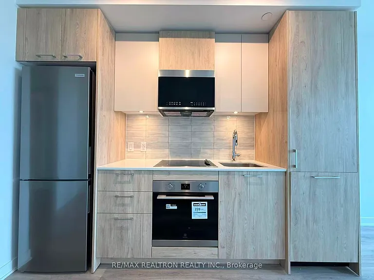 10 Oak St #2502 — Photo 9