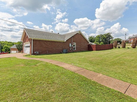 3rd image of 656 Woodburn Dr