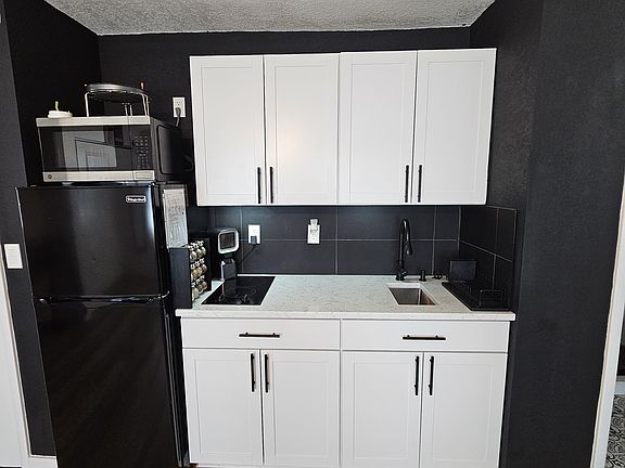 3rd image of 4435 Galloway Ln