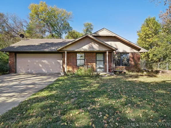 17565 S 210th Rd, Okmulgee, OK 74447