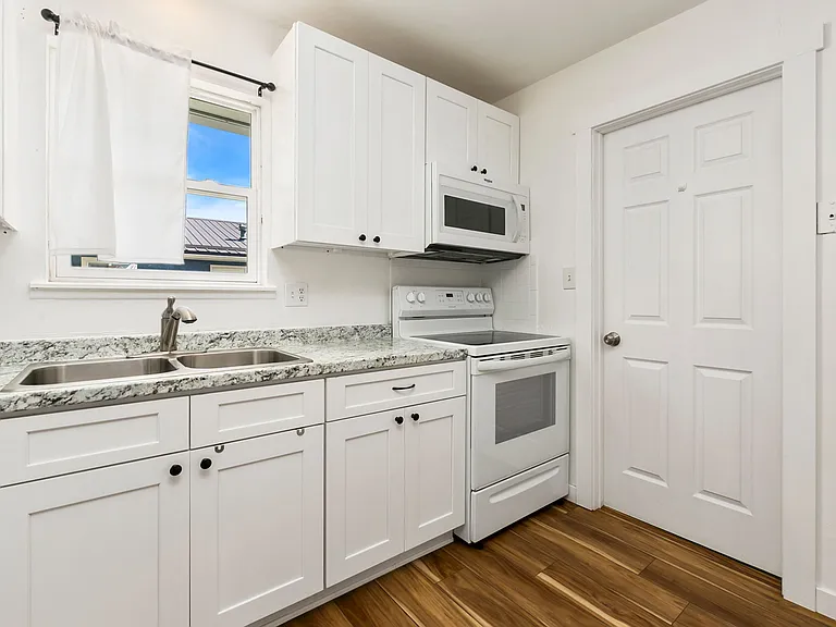 4041 Goodell Ln #7 — Photo 6