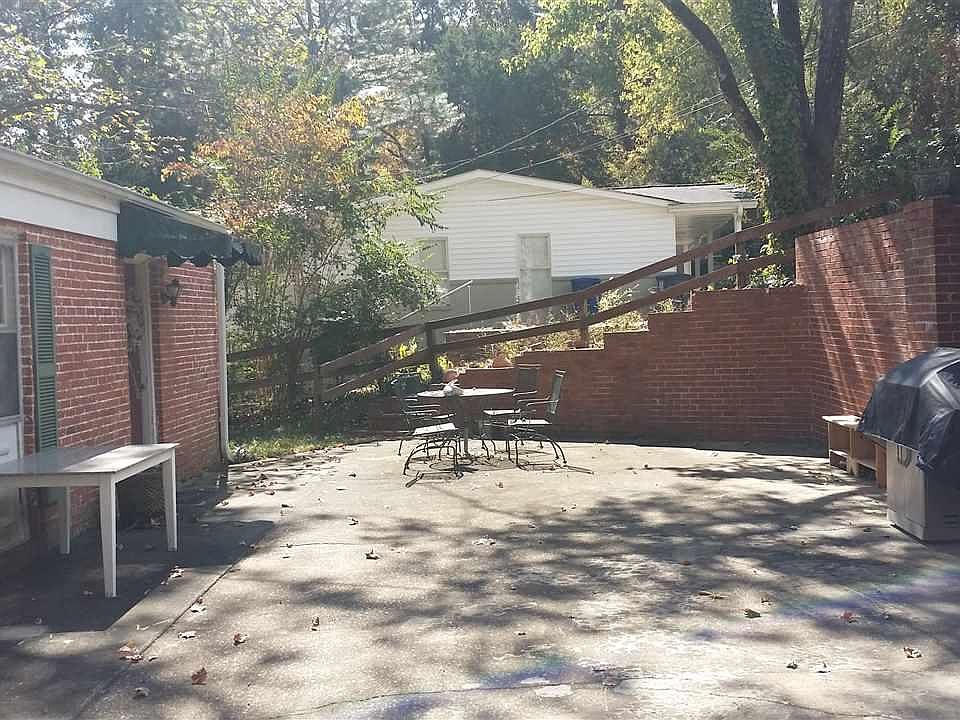 2nd image of 2165 Chapel Hill Rd