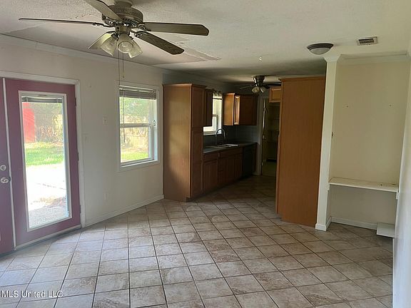 4th image of 206 Janelle Dr