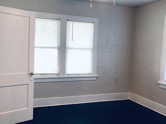 First large bedroom facing the street Guest bedroom
11x12.45=136.95 sf