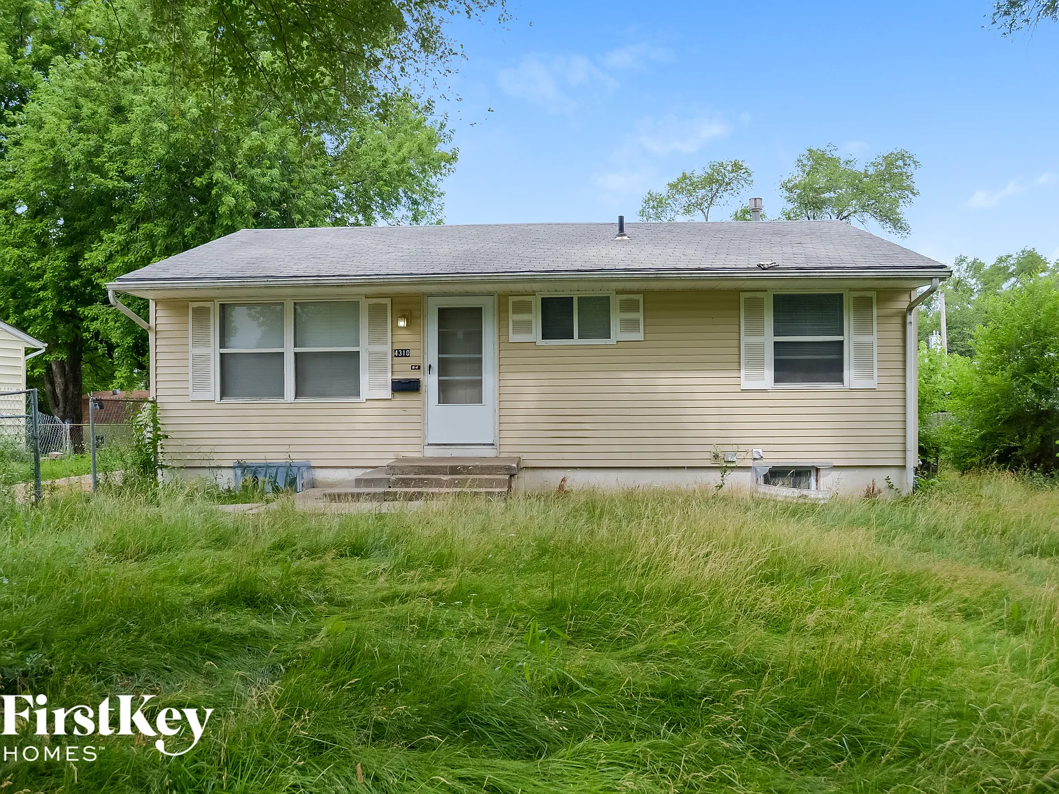 3 bed, 1.0 bath, 1008 sqft, $1,545 — Photo 1