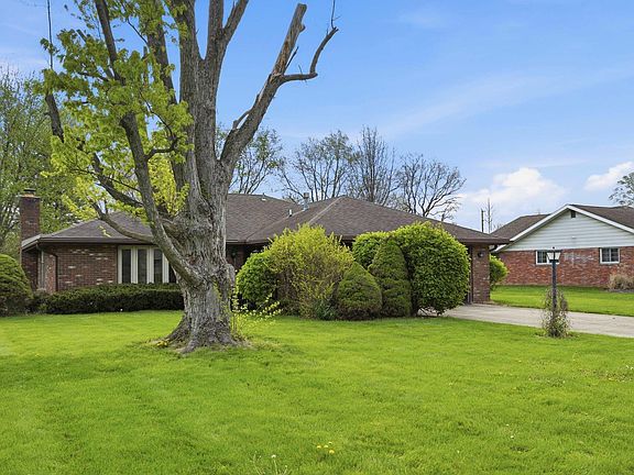 2nd image of 304 N Bayberry Ln